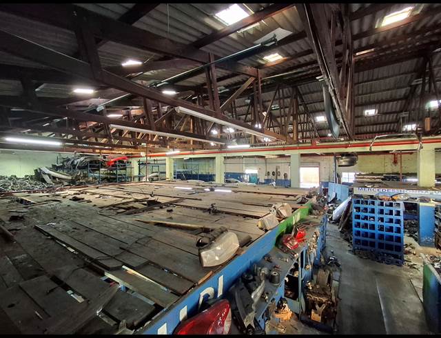 1,048M² WAREHOUSE TO LET IN CHISELHURST