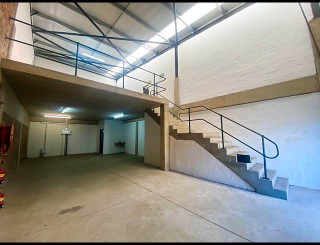 155M² WAREHOUSE TO LET IN CORNUBIA