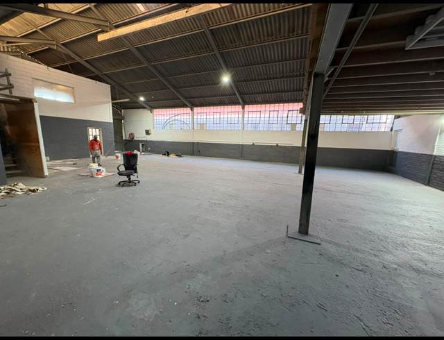 410M² WAREHOUSE TO LET IN STRAND INDUSTRIA