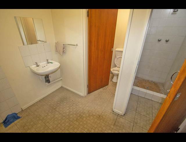 1,051M² OFFICE TO LET IN HALFWAY HOUSE