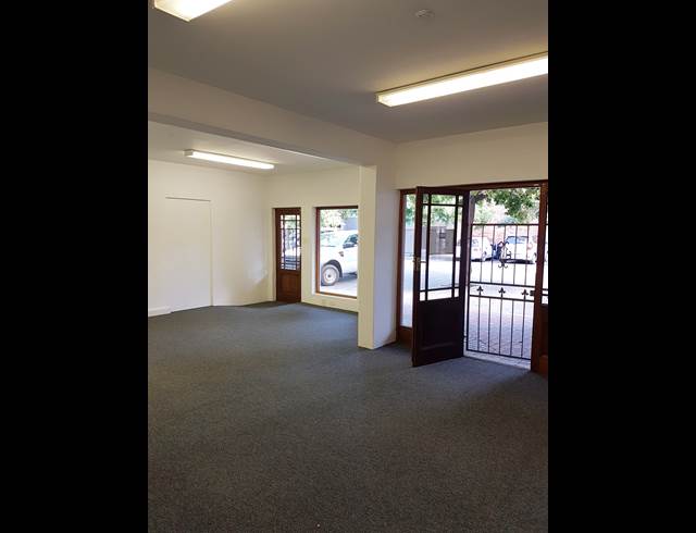 Retail property to rent in WORCESTER CENTRAL