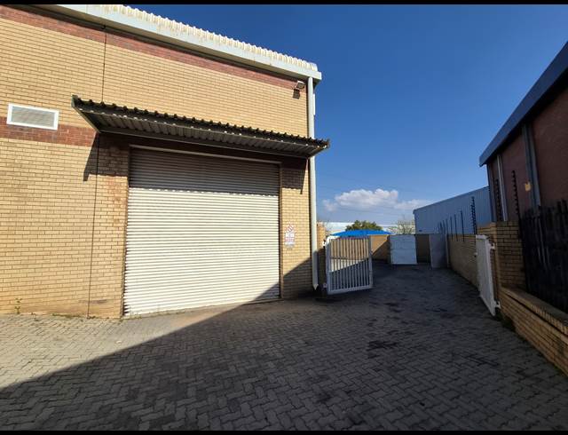 1,016M² WAREHOUSE TO LET IN HALFWAY HOUSE