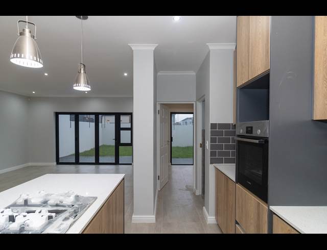 4 BEDROOM HOUSE TO LET IN SANDOWN