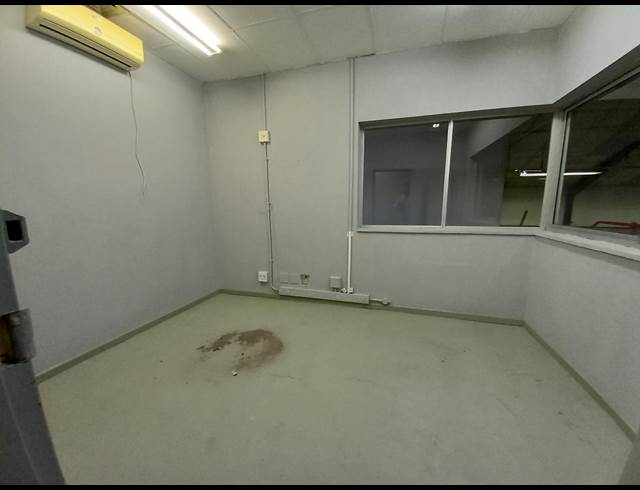 2,864M² FACTORY TO LET IN SACKS CIRCLE INDUSTRIAL