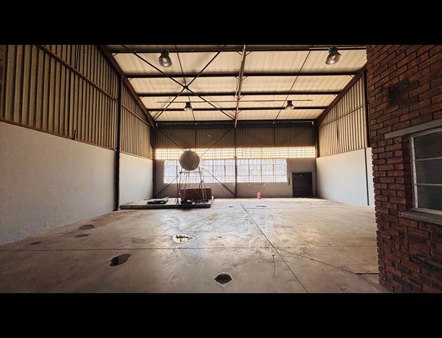 225M² WAREHOUSE TO LET IN ROBERTVILLE