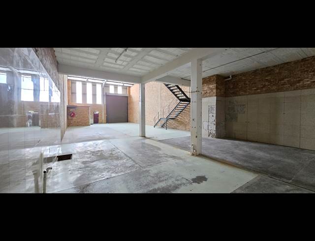 517M² WAREHOUSE TO LET IN NORTH RIDING