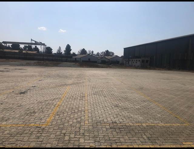 5,700M² WAREHOUSE TO LET IN WADEVILLE