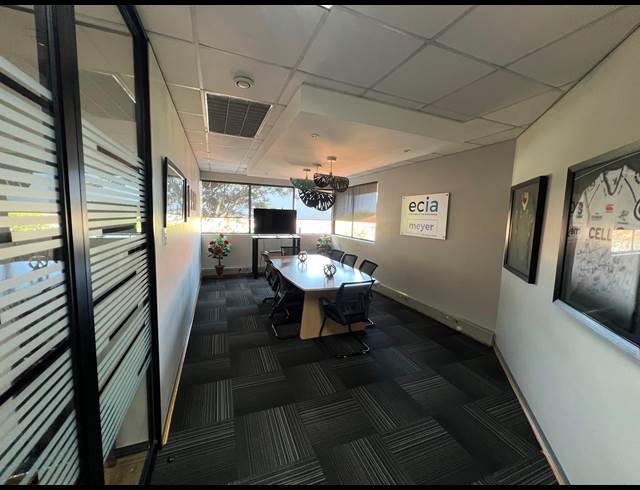 255M² OFFICE TO LET IN LA LUCIA RIDGE