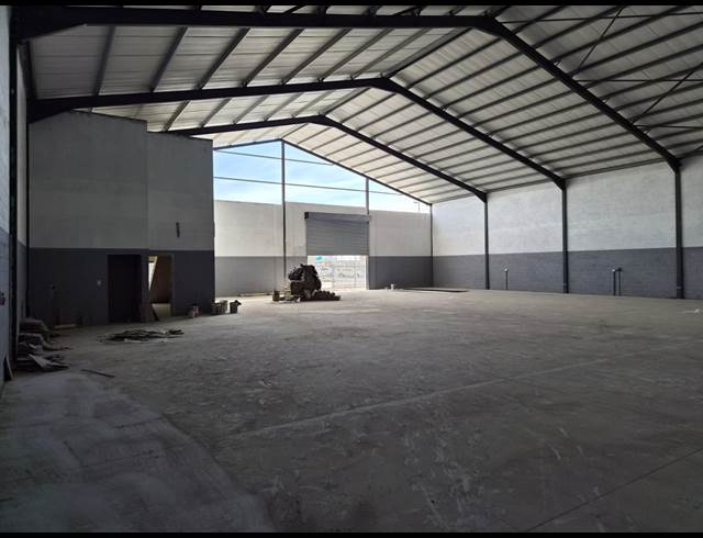 717M² WAREHOUSE TO LET IN WIMBLEDON ESTATE