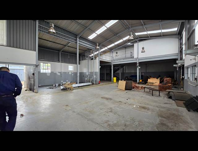 800M² WAREHOUSE TO LET IN EASTLEIGH