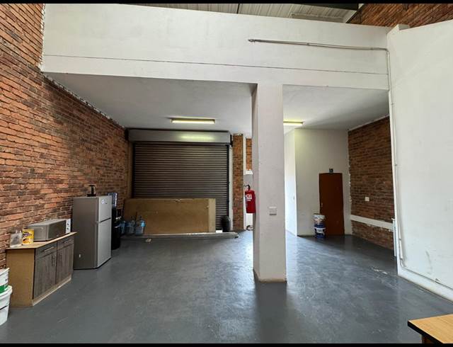 114M² WAREHOUSE TO LET IN CLAYVILLE