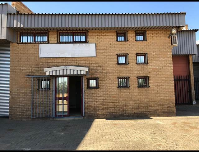 240M² WAREHOUSE TO LET IN DRIEHOEK