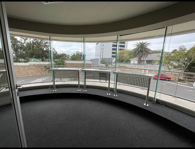 227M² OFFICE TO LET IN GARDENS