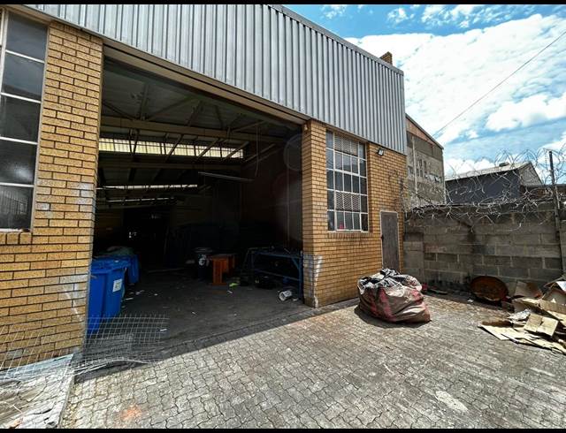 422M² WAREHOUSE TO LET IN KEW