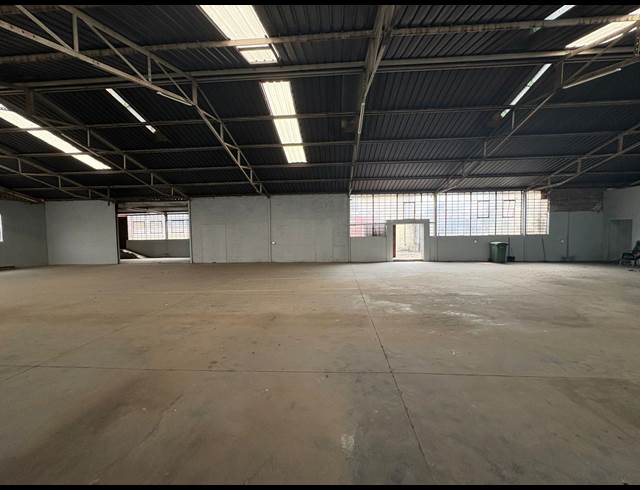 630M² WAREHOUSE TO LET IN KNIGHTS