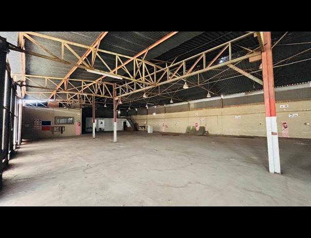 1,150M² WAREHOUSE TO LET IN CHAMDOR