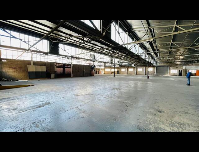 4,111M² WAREHOUSE TO LET IN LEA GLEN