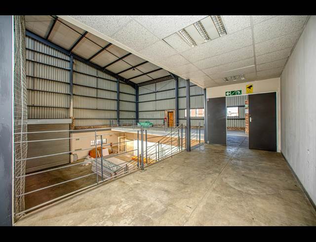 1,150M² WAREHOUSE TO LET IN WYNBERG