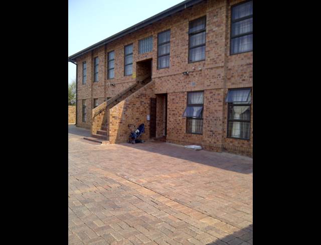 3 bed property to rent in DEWALD HATTINGH PARK