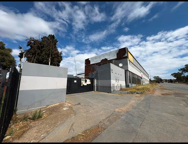 11,000M² WAREHOUSE TO LET IN GERMISTON CENTRAL