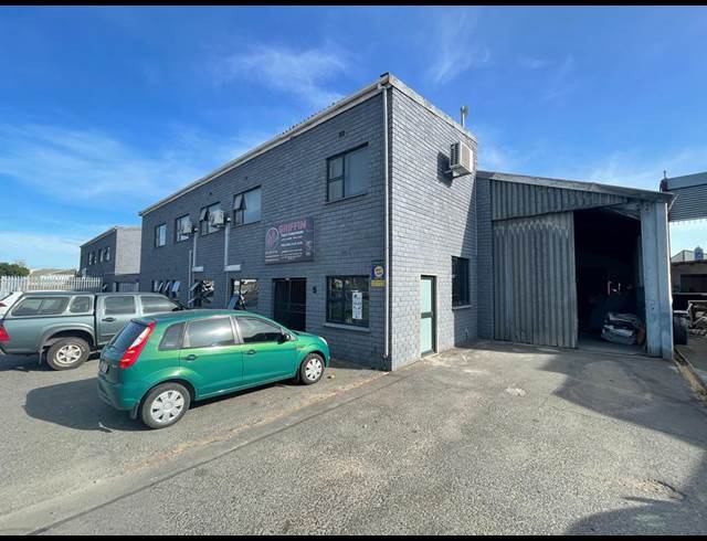 680M² WAREHOUSE TO LET IN TRIANGLE FARM