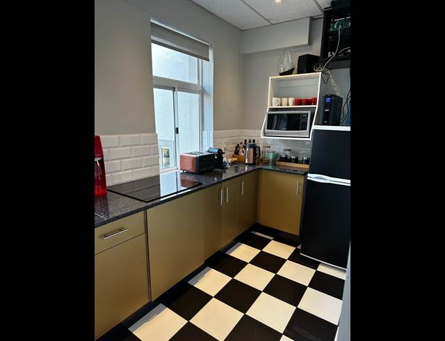 172M² SERVICED OFFICE TO LET IN HYDE PARK
