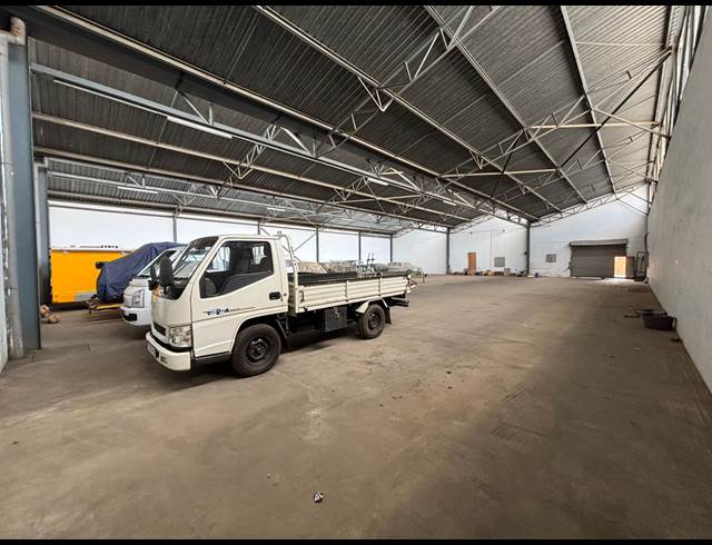 1,043M² WAREHOUSE TO LET IN HENVILLE