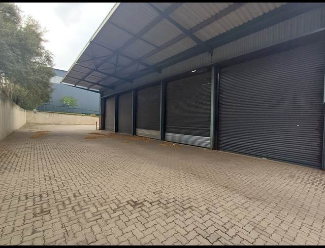 2,440M² WAREHOUSE TO LET IN COSMO BUSINESS PARK