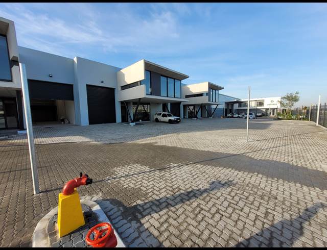 780M² WAREHOUSE TO LET IN STIKLAND INDUSTRIAL