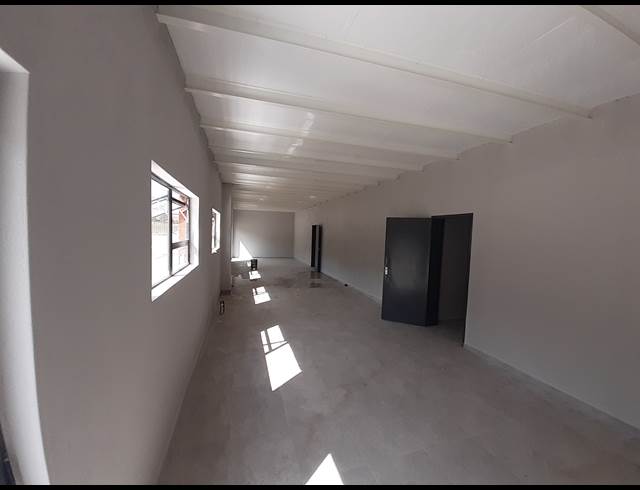 435M² WAREHOUSE TO LET IN COSMO BUSINESS PARK