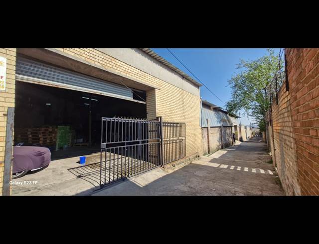 400M² WAREHOUSE TO LET IN HURST HILL