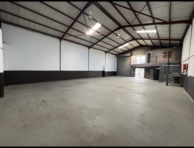273M² WAREHOUSE TO LET IN BROADLANDS