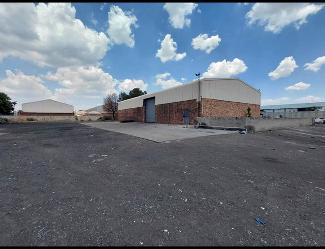 500M² WAREHOUSE TO LET IN POMONA