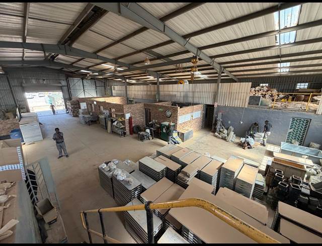 800M² WAREHOUSE TO LET IN CLAYVILLE
