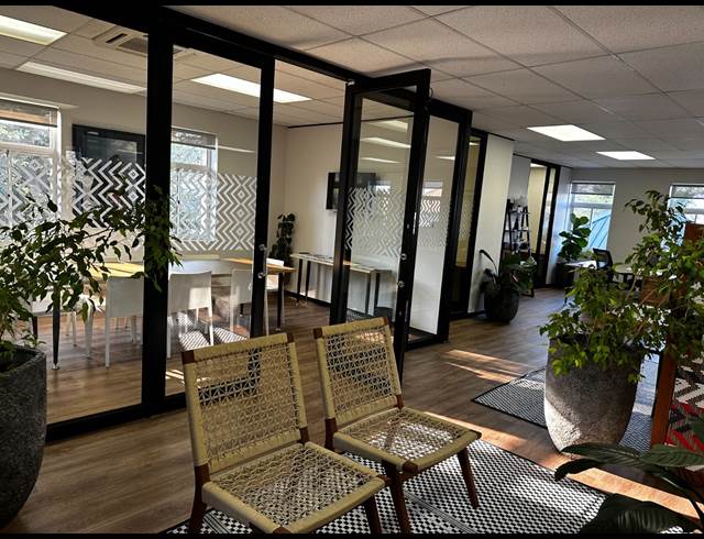 172M² SERVICED OFFICE TO LET IN HYDE PARK