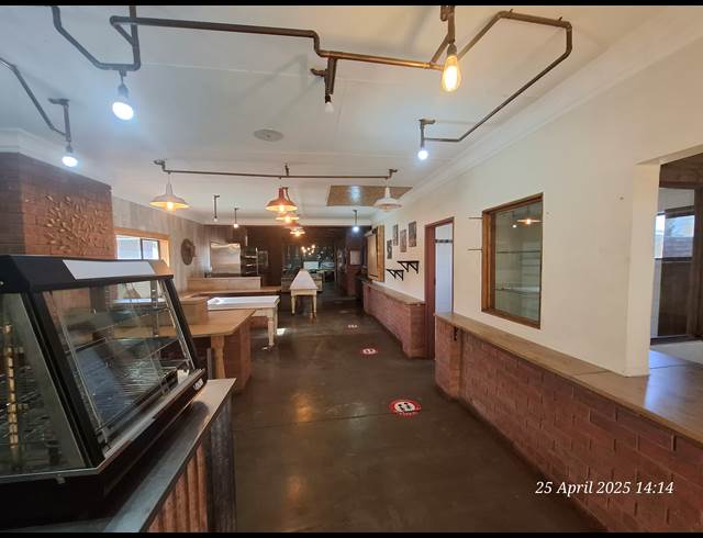 210M² BUILDING TO LET IN PIONEER PARK