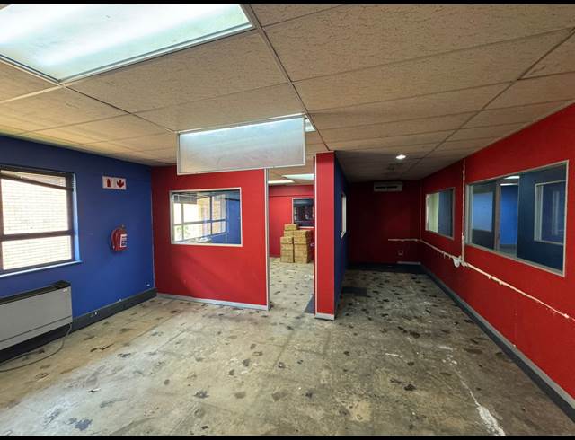 3,434M² WAREHOUSE TO LET IN AMALGAM