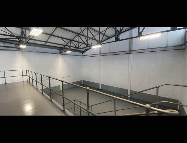 400M² WAREHOUSE TO LET IN AIRPORT INDUSTRIA
