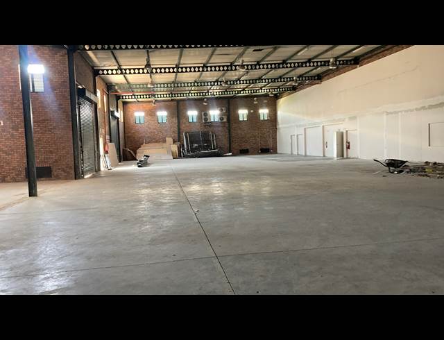 2,168M² WAREHOUSE TO LET IN LINBRO PARK