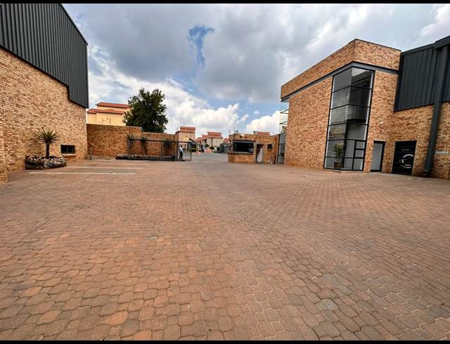 512M² WAREHOUSE TO LET IN ORMONDE