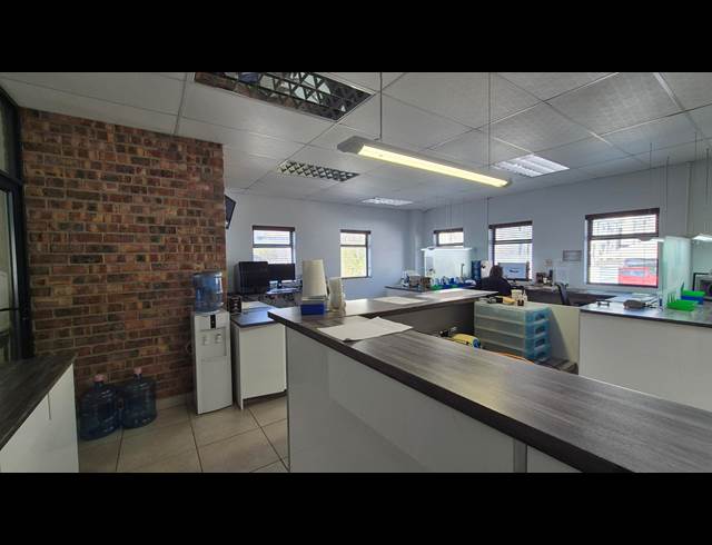 128M² OFFICE TO LET IN WESTLAKE