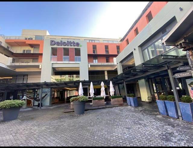 100M² RETAIL TO LET IN DE WATERKANT