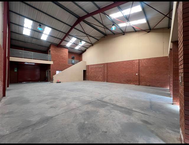 300M² WAREHOUSE TO LET IN SUNDERLAND RIDGE