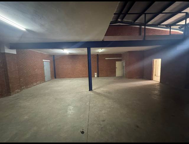 287M² WAREHOUSE TO LET IN CROWN