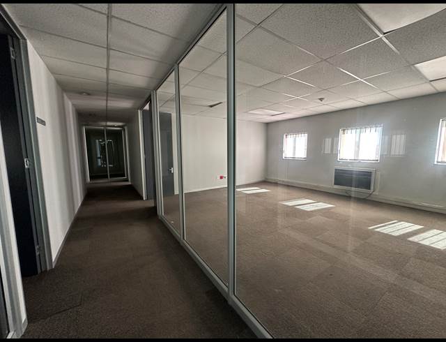 2,000M² OFFICE TO LET IN MEADOWDALE