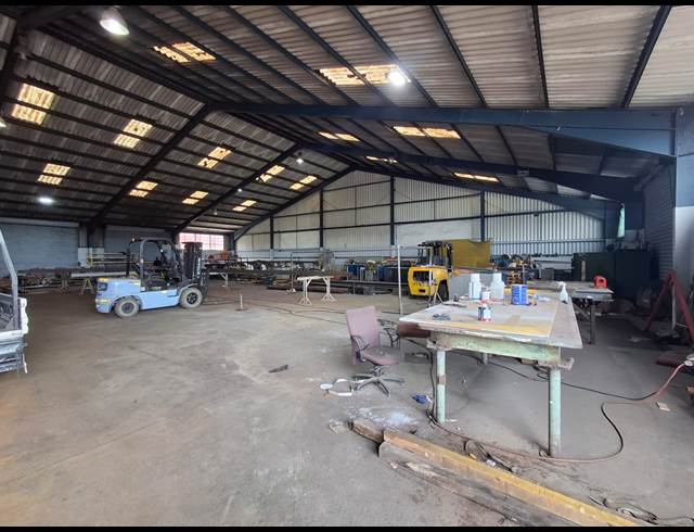 1,800M² WAREHOUSE TO LET IN WOODBROOK