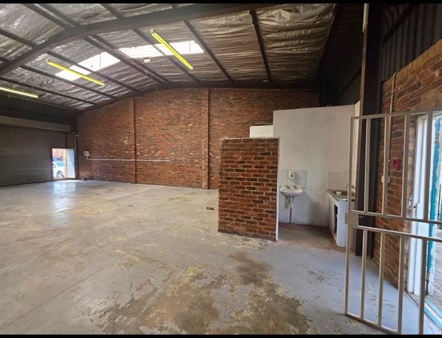 150M² WAREHOUSE TO LET IN ALRODE SOUTH