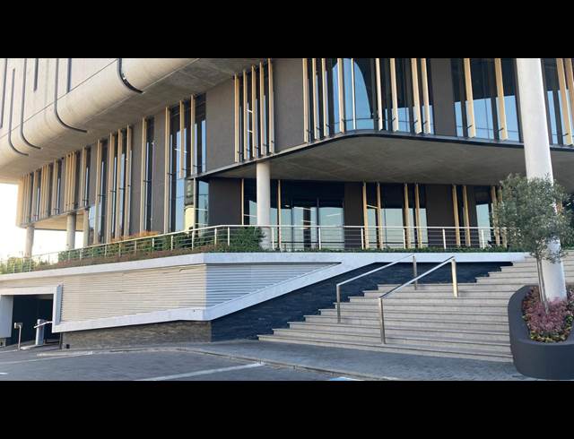 1,310M² OFFICE TO LET IN BIRNAM