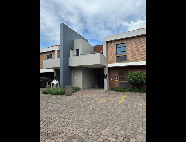 211M² OFFICE TO LET IN BARTLETT