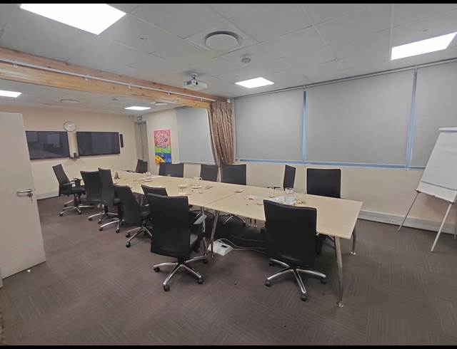 444M² OFFICE TO LET IN MIDRIDGE PARK